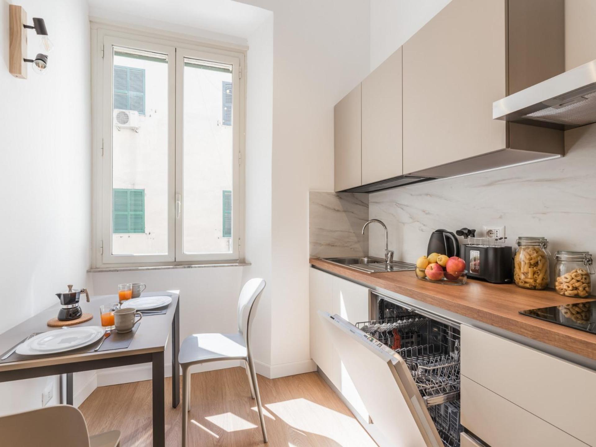The Rent - Bright Two-bedroom Between Prati And San Pietro Apartment